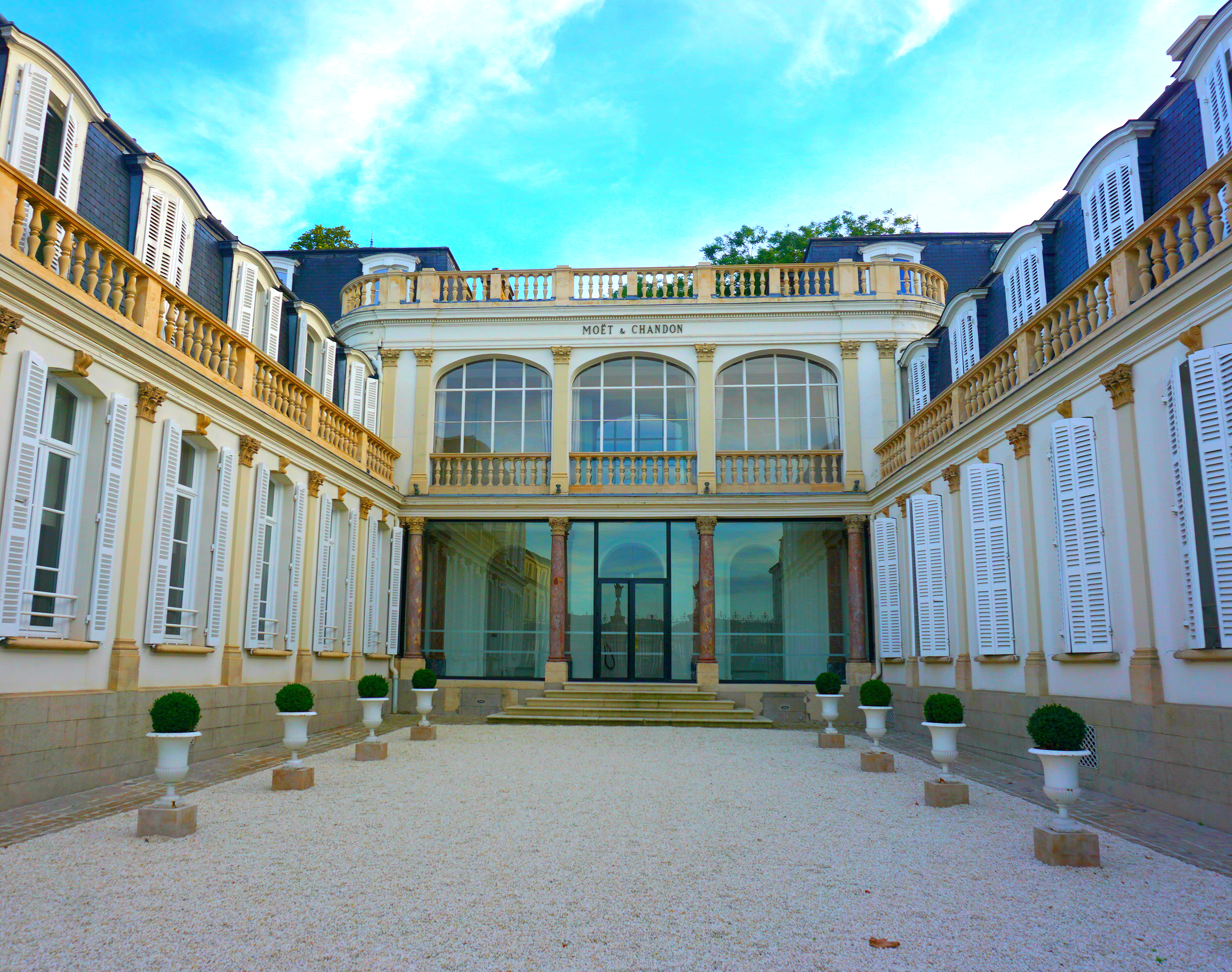 An Afternoon at the House of Moët et Chandon Amble &amp; Pearl